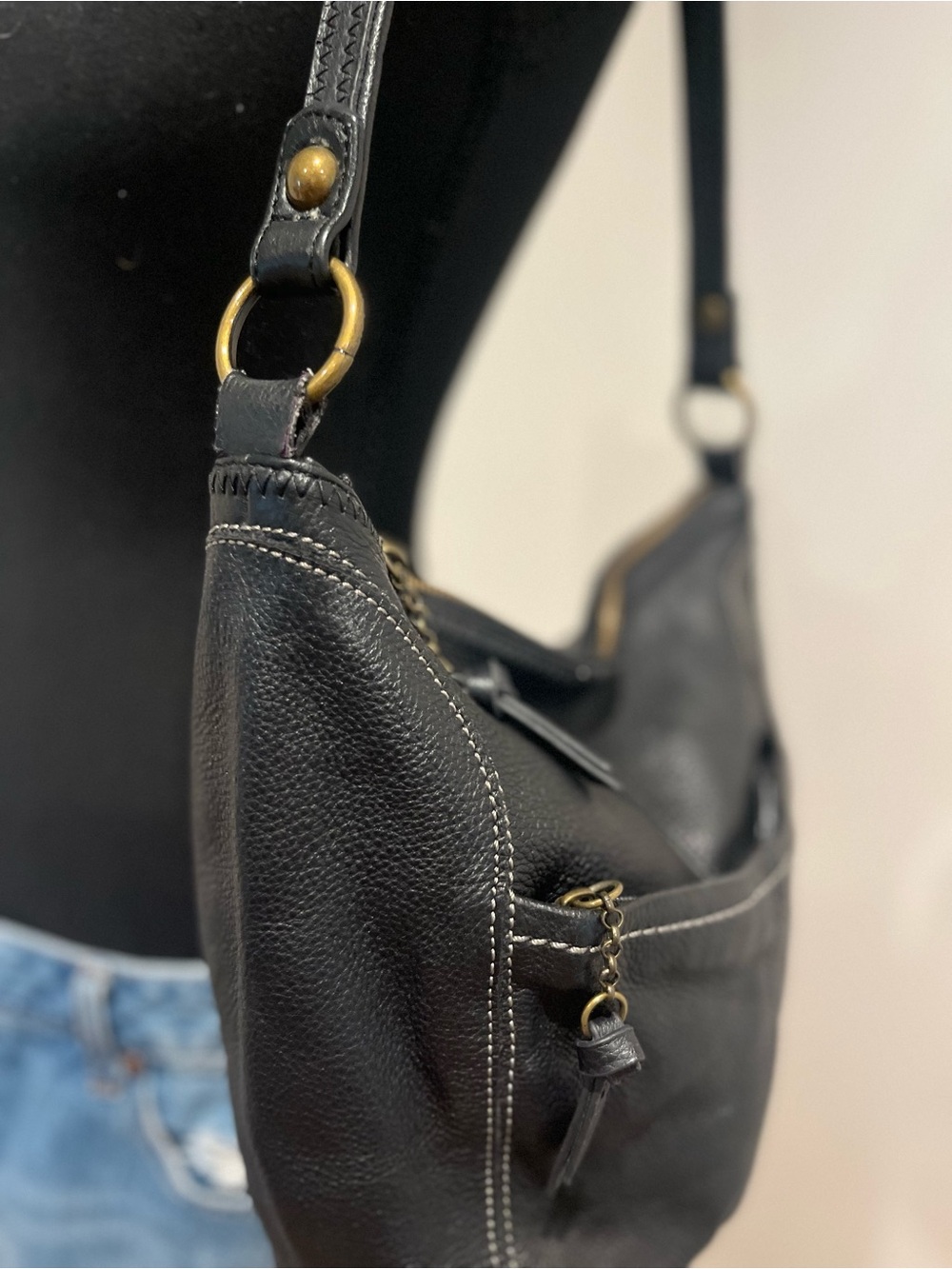 the Sak Black Pebbled Leather Shoulder Bag with Contrast Stitching - Picture 2 of 10